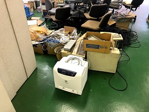 オフィス内の廃棄品の撤去