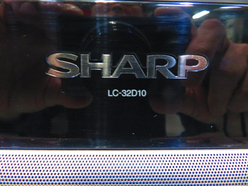 SHARP 地デジ対応 32型液晶テレビLC-32D10 リモコンなし 大型スタンド付き 2007年製