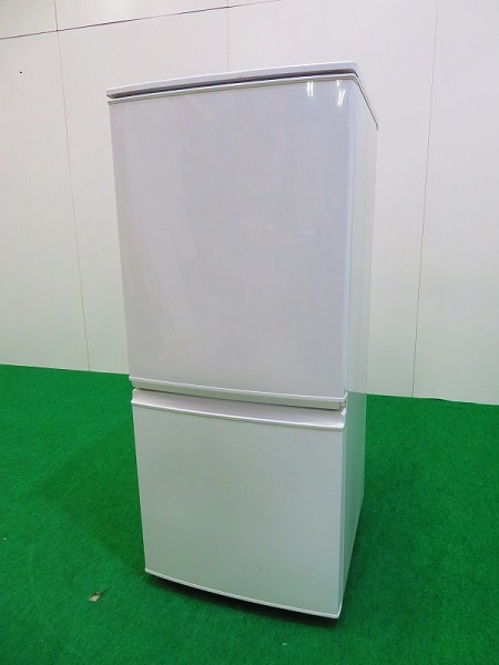 SHARP 2015年製 137L 冷凍冷蔵庫 SJ-D14A-W 側面傷あり